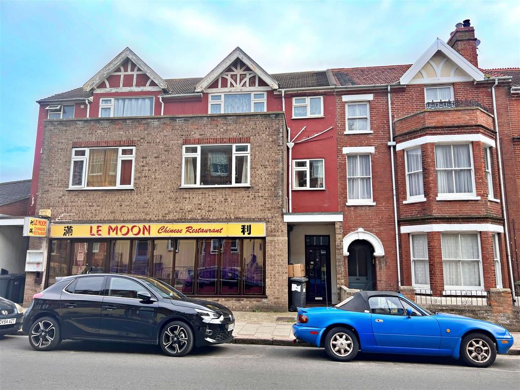 1 bed flat for sale in Prince Of Wales Road, Cromer NR27, £100,000
