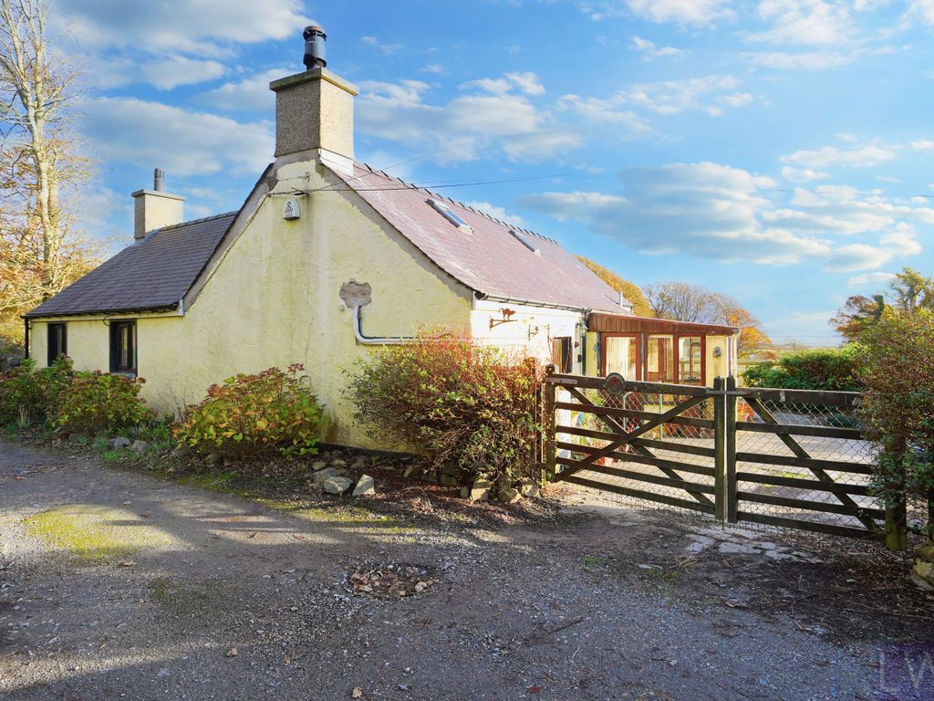 3 bed cottage for sale in Abererch, Pwllheli LL53, £325,000