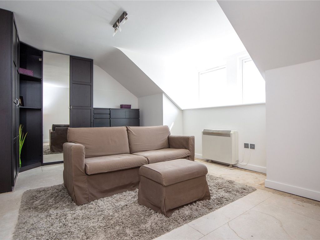 2 bed flat for sale in Gloucester Road North, Bristol BS7, £185,000