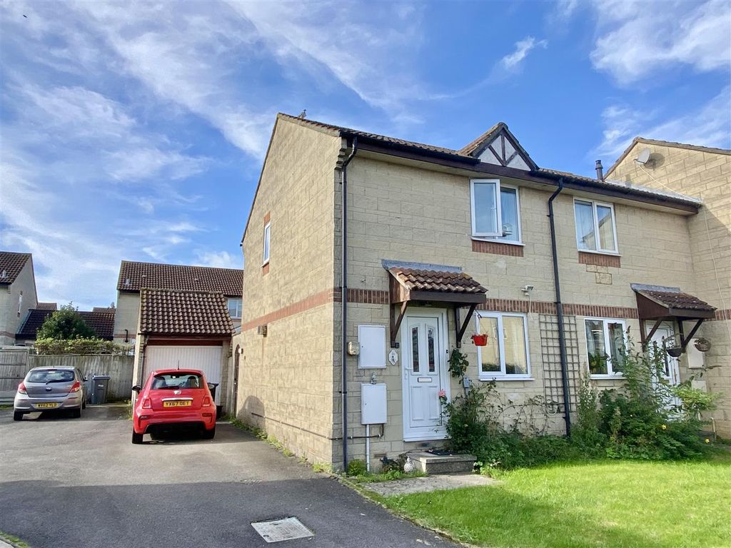 2 bed end terrace house for sale in Ray Close, Chippenham SN15, £235,000