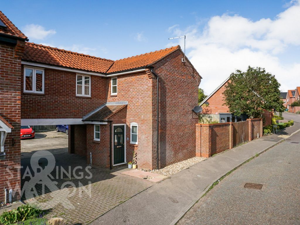 3 bed link-detached house for sale in Springfield, Acle, Norwich NR13, £200,000