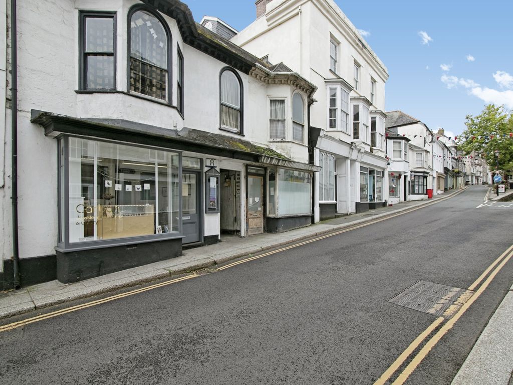 1 bed flat for sale in Higher Market Street, Penryn, Cornwall TR10, £175,000