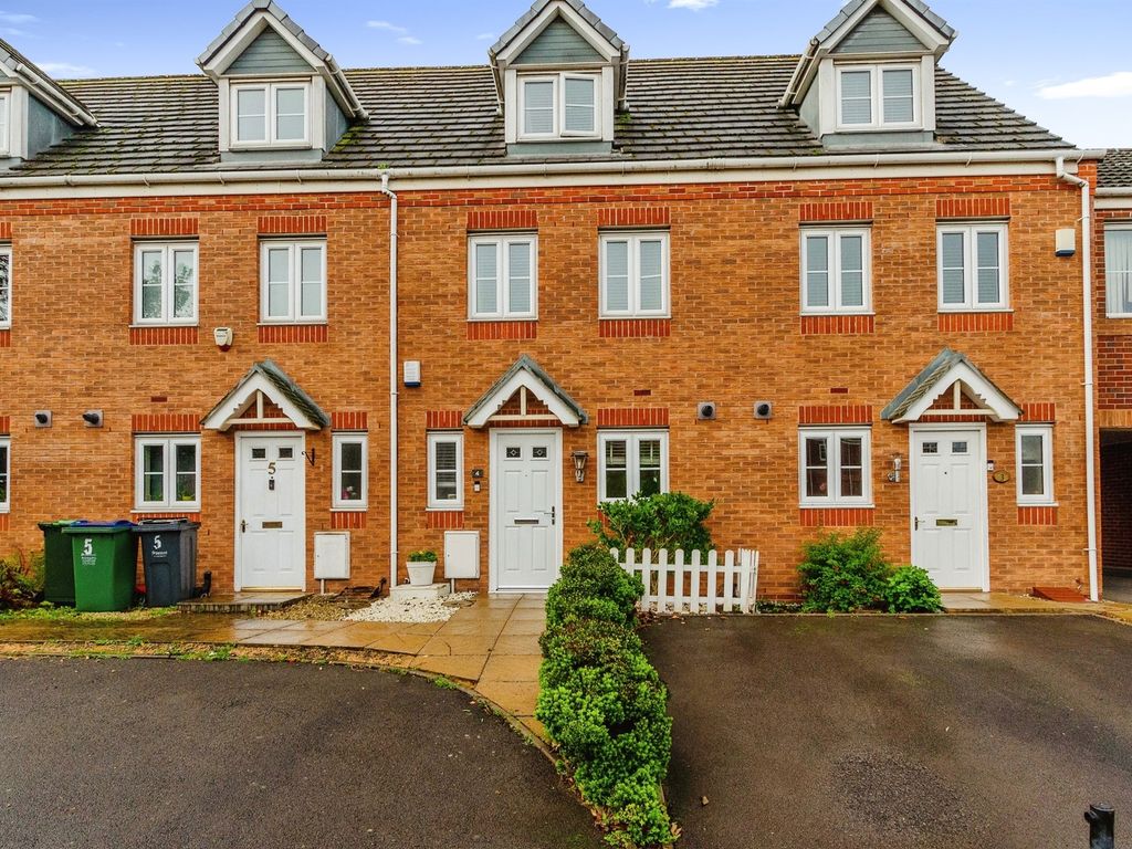 3 bed town house for sale in Richard Wattis Drive, Darlaston, Wednesbury WS10, £240,000