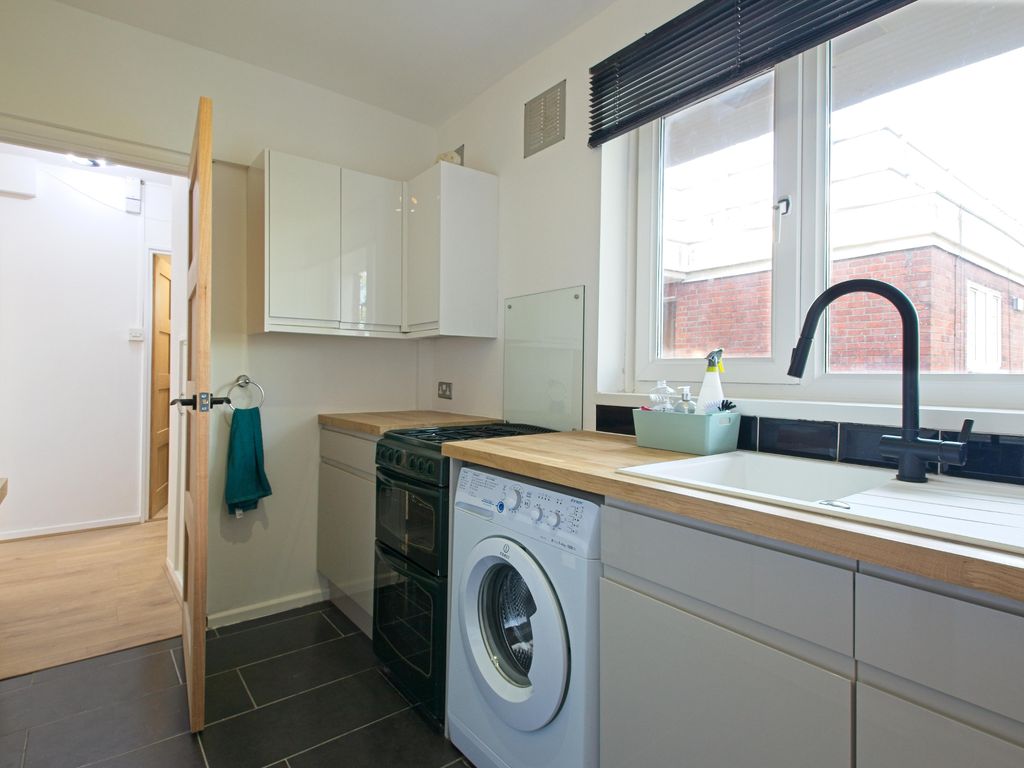 1 bed flat for sale in Brinkburn Close, London SE2, £190,000
