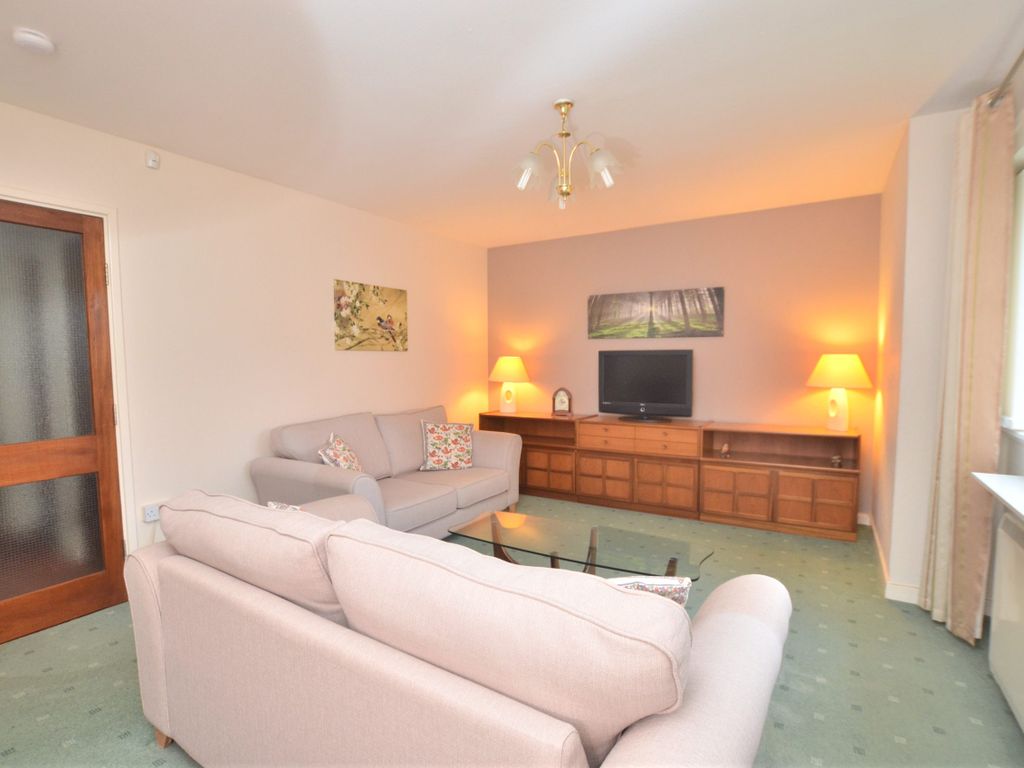2 bed flat for sale in Allanfield, Edinburgh EH7, £209,000