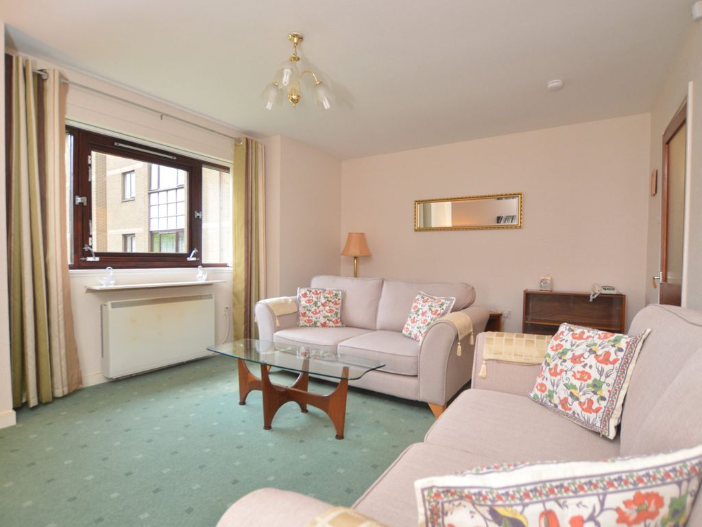 2 bed flat for sale in Allanfield, Edinburgh EH7, £209,000