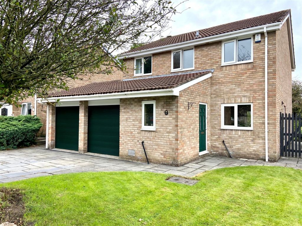 5 bed detached house for sale in Dukes Meadow, Ingol, Preston PR2, £330,000