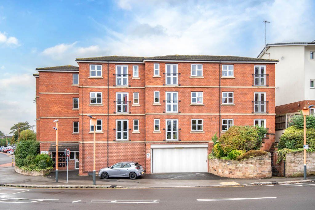 1 bed flat for sale in New Road, Bromsgrove, Worcestershire B60, £100,000