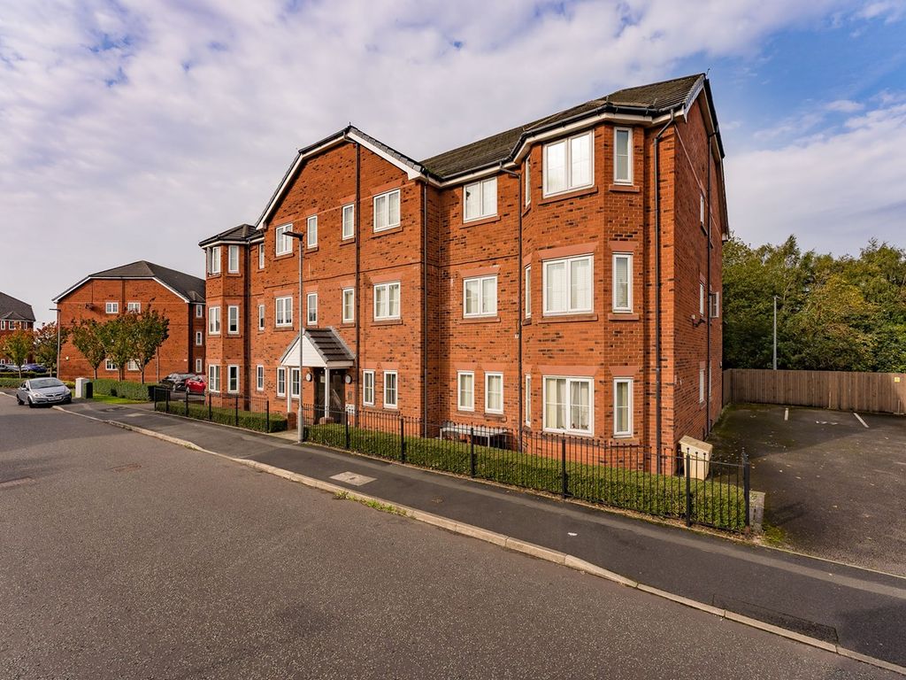2 bed flat for sale in Thorneycroft Drive, Warrington WA1, £125,000