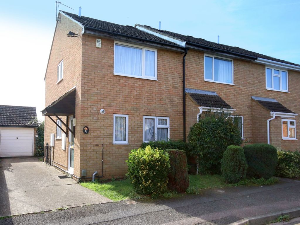 2 bed end terrace house for sale in Thirlmere Gardens, Flitwick MK45, £270,000