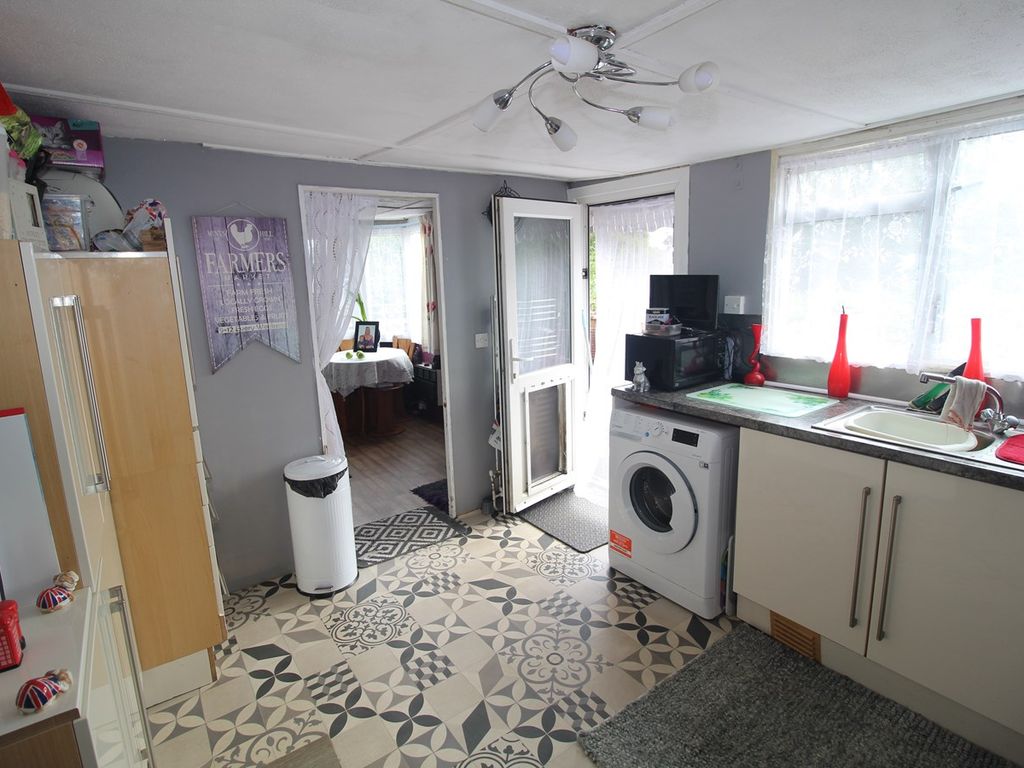 2 bed mobile/park home for sale in Golden Willows, Ickleford, Hitchin SG5, £139,950