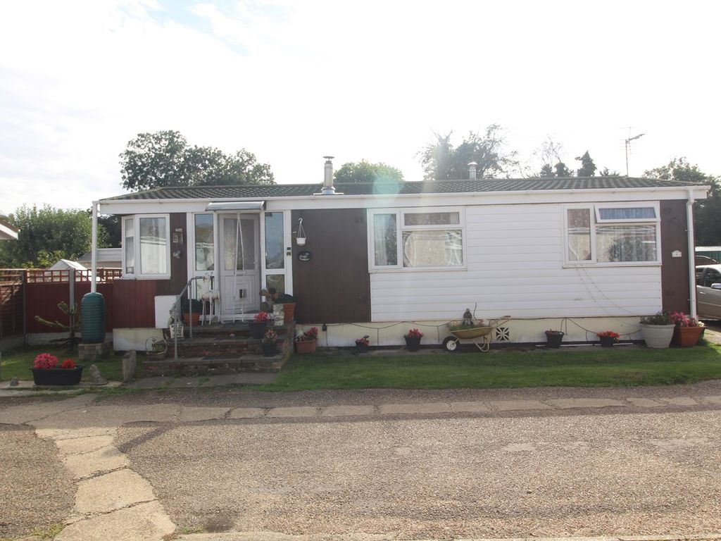 2 bed mobile/park home for sale in Golden Willows, Ickleford, Hitchin SG5, £139,950