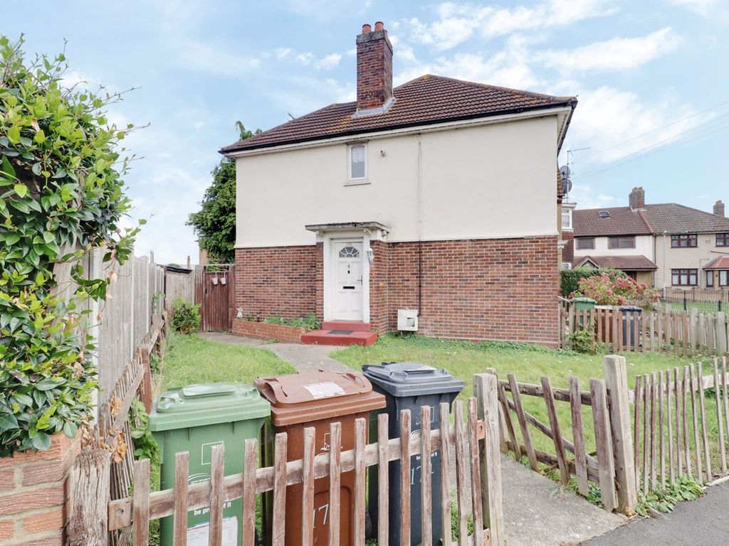 2 bed maisonette for sale in Blake Avenue, Barking IG11, £275,000