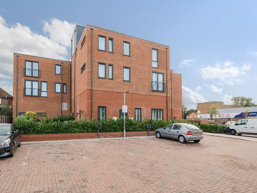 1 bed flat for sale in Pembroke House, 22A Wilton Road, Camberley GU15, £147,000