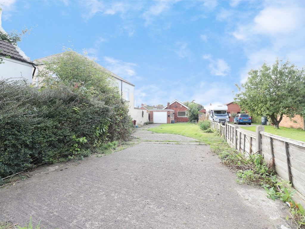 2 bed detached bungalow for sale in Trentside, Keadby, Scunthorpe DN17, £168,000