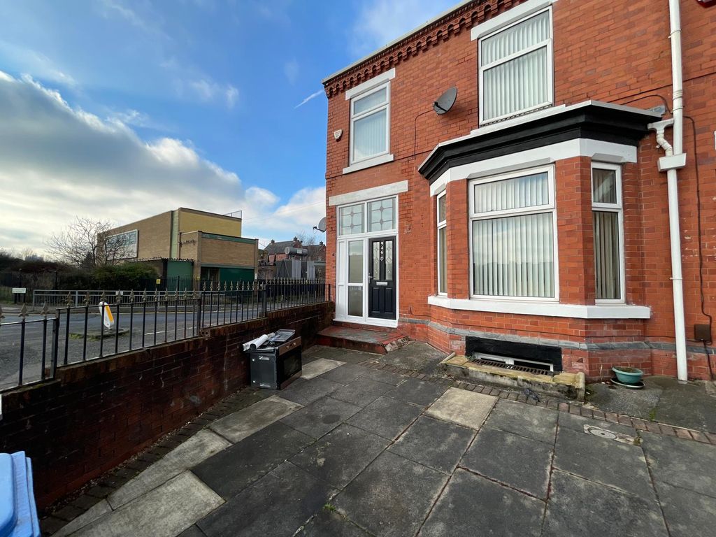 1 bed end terrace house for sale in Chester Road, Manchester M32, £150,000