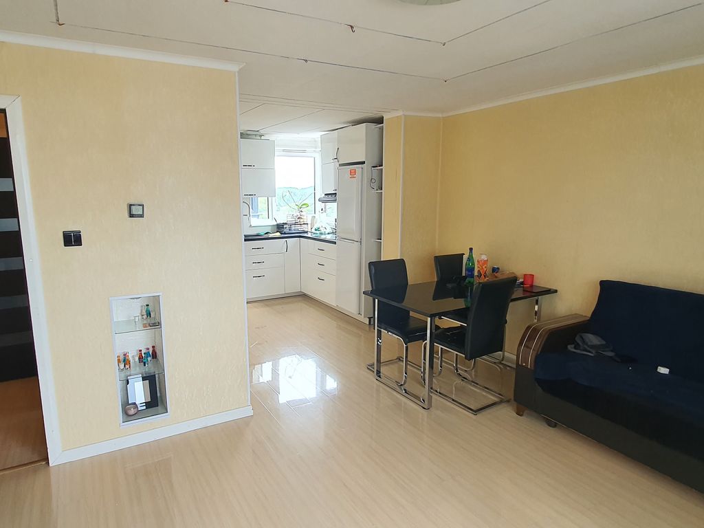 2 bed flat for sale in Hartslock Drive, London SE2, £189,000
