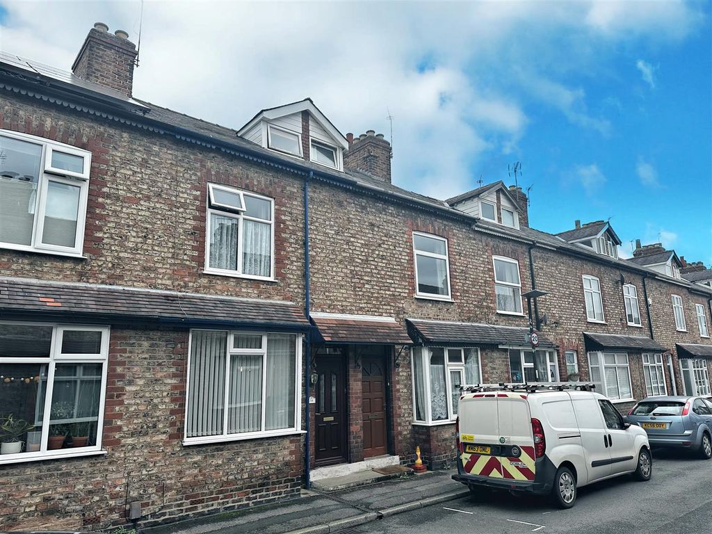 3 bed town house for sale in Westwood Terrace, York YO23, £250,000