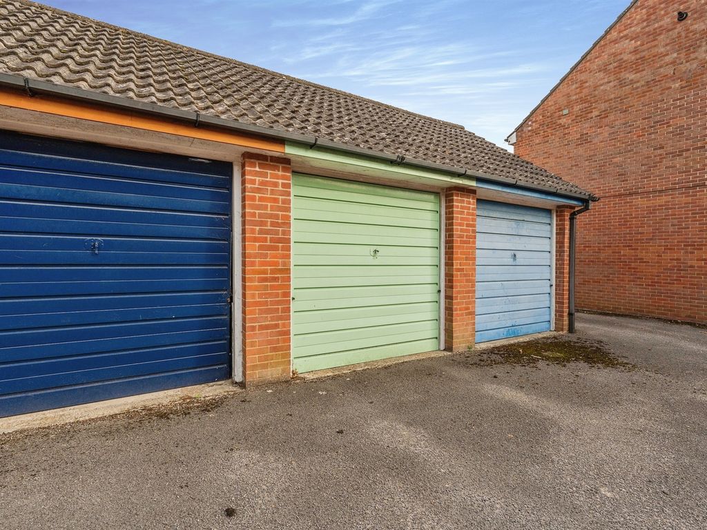 2 bed end terrace house for sale in Blackwater Mews, Totton, Southampton SO40, £280,000