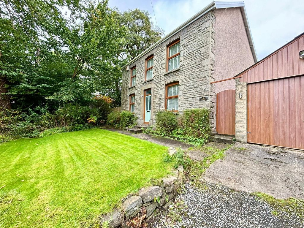 3 bed detached house for sale in Gelligron Road, Pontardawe, Swansea. SA8, £265,000