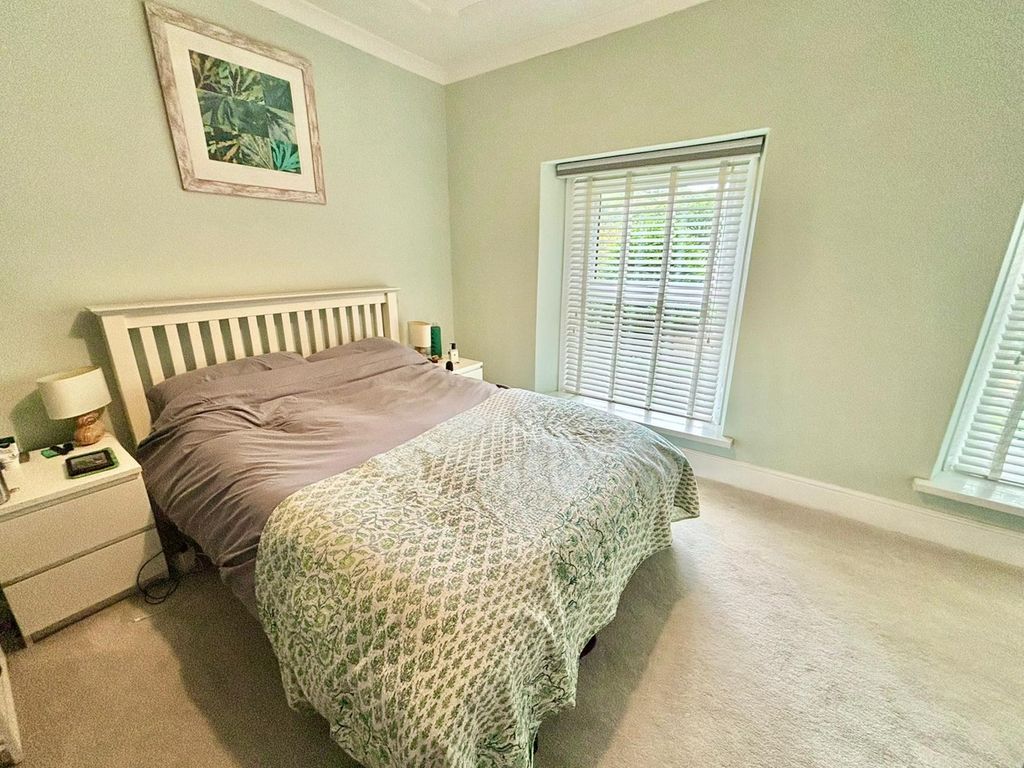 3 bed detached house for sale in Gelligron Road, Pontardawe, Swansea. SA8, £265,000