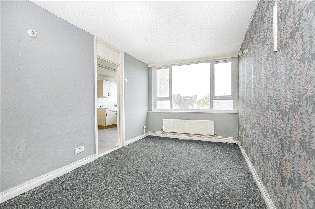 1 bed flat for sale in Christian Square, Windsor, Berkshire SL4, £200,000
