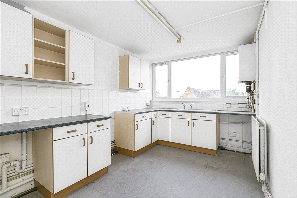 1 bed flat for sale in Christian Square, Windsor, Berkshire SL4, £200,000