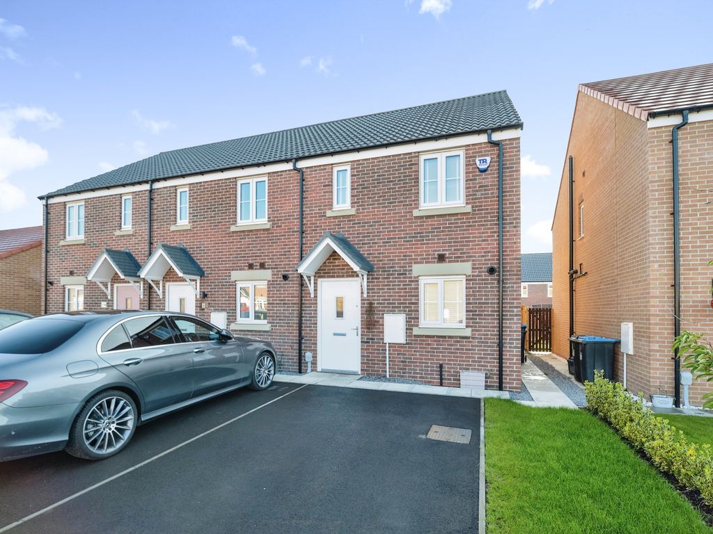 2 bed end terrace house for sale in Goldfinch Way, Northallerton DL6, £199,950