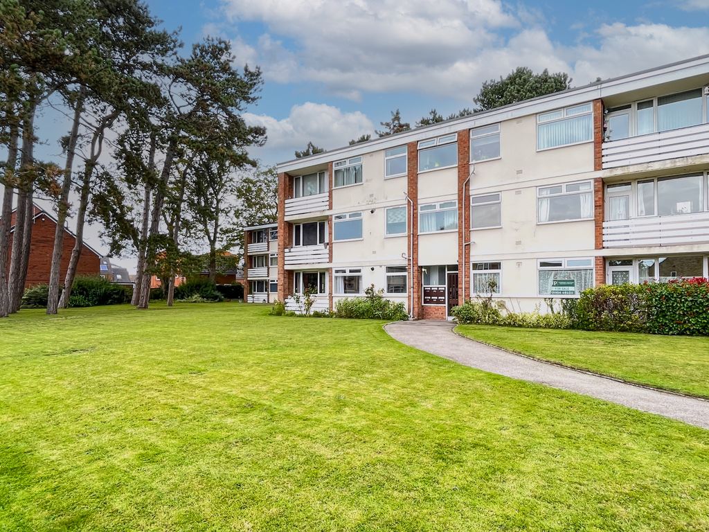 2 bed flat for sale in St. Ediths Green, All Saints Road, Warwick CV34, £160,000
