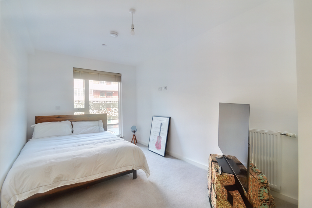 2 bed flat for sale in Pomeroy Street, London SE14, £165,000