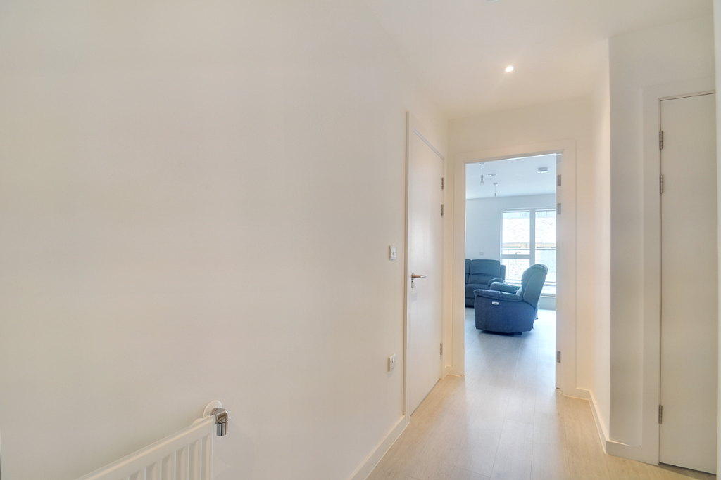 2 bed flat for sale in Pomeroy Street, London SE14, £165,000
