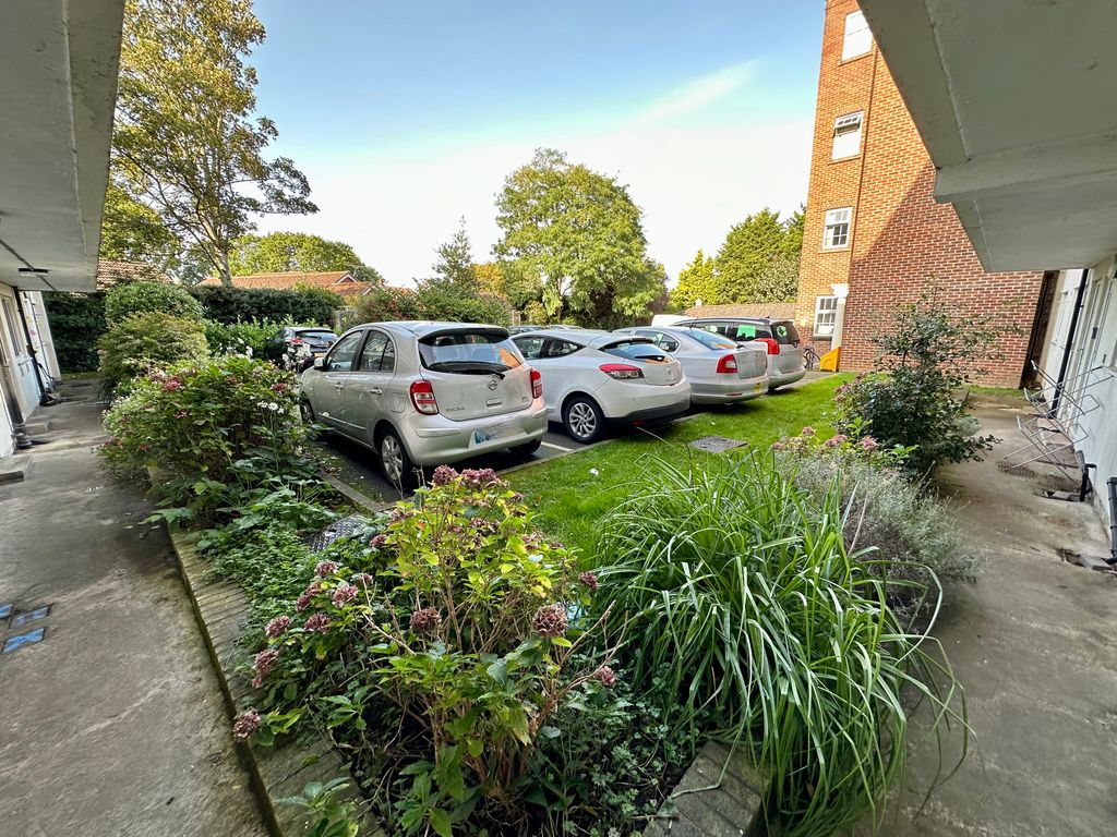 1 bed flat for sale in Rhodesia Court, Bessacarr, Doncaster DN4, £60,000