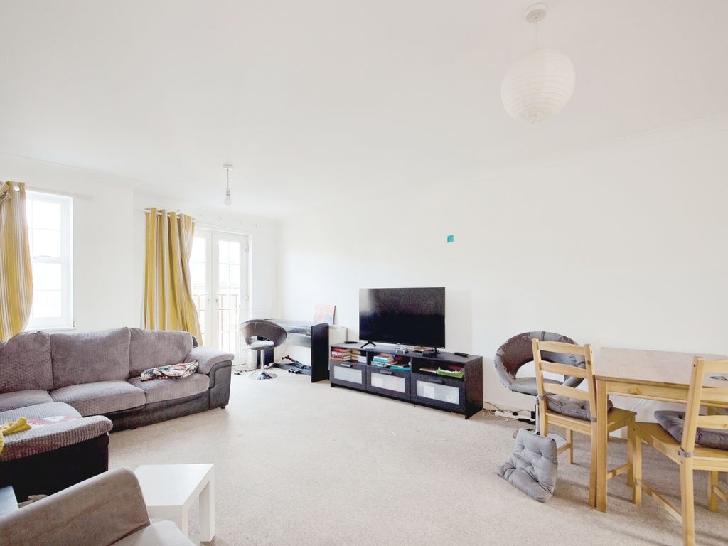 3 bed flat for sale in Queensberry Place, Manor Park, London E12, £325,000