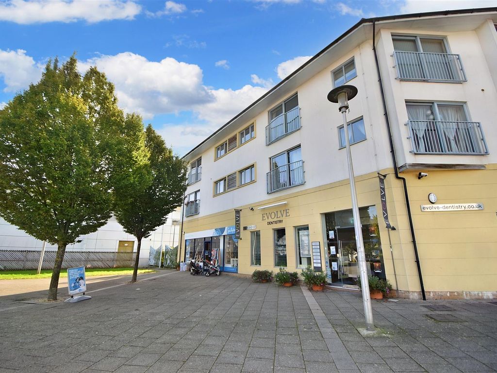 2 bed flat for sale in Harbour Road, Portishead, Bristol BS20, £115,000