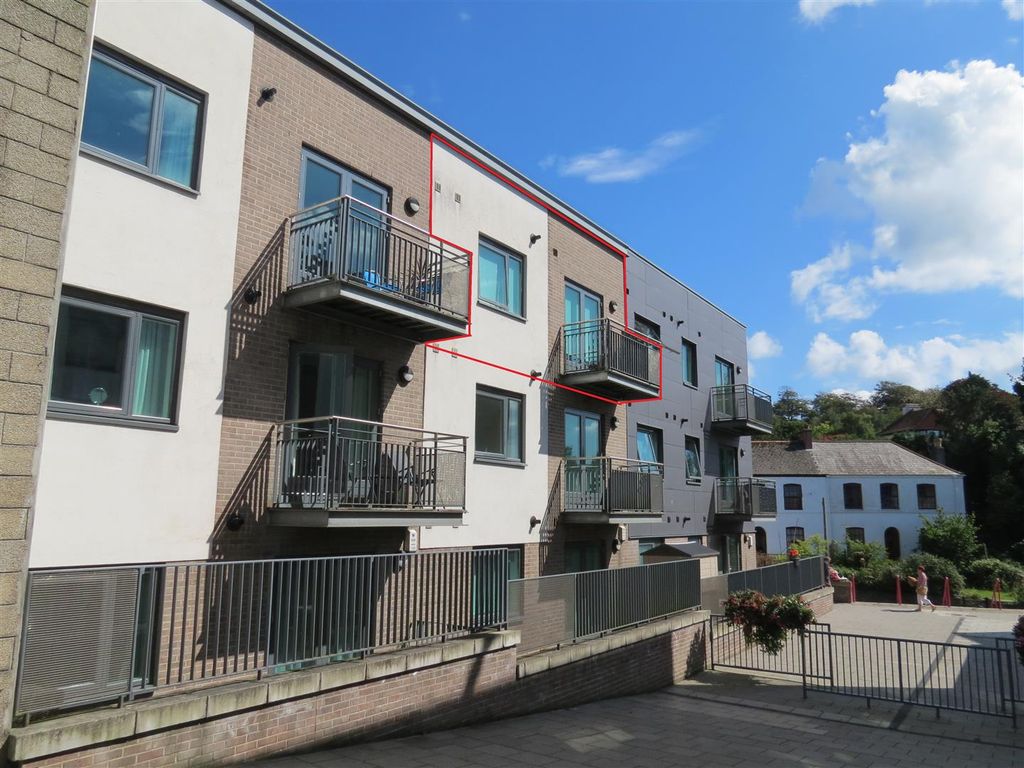 1 bed flat for sale in South Street, St. Austell PL25, £95,000