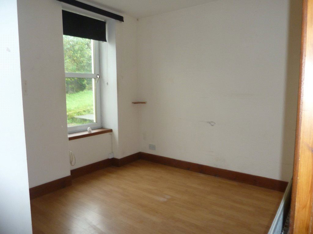 1 bed flat for sale in Eckvale, Sandbank, Dunoon PA23, £35,000