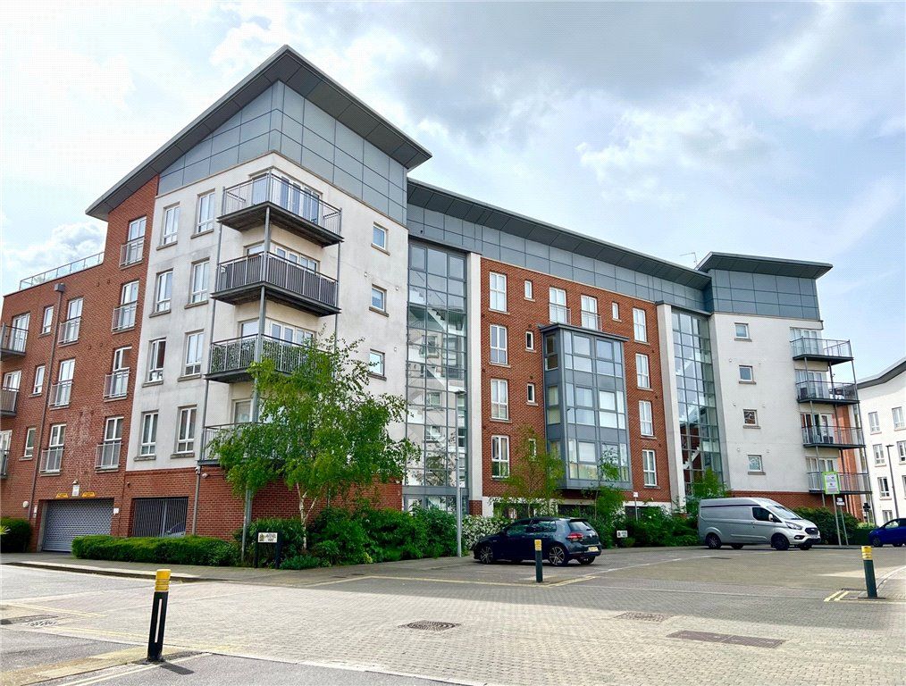 2 bed flat for sale in Avenel Way, Poole BH15, £229,950