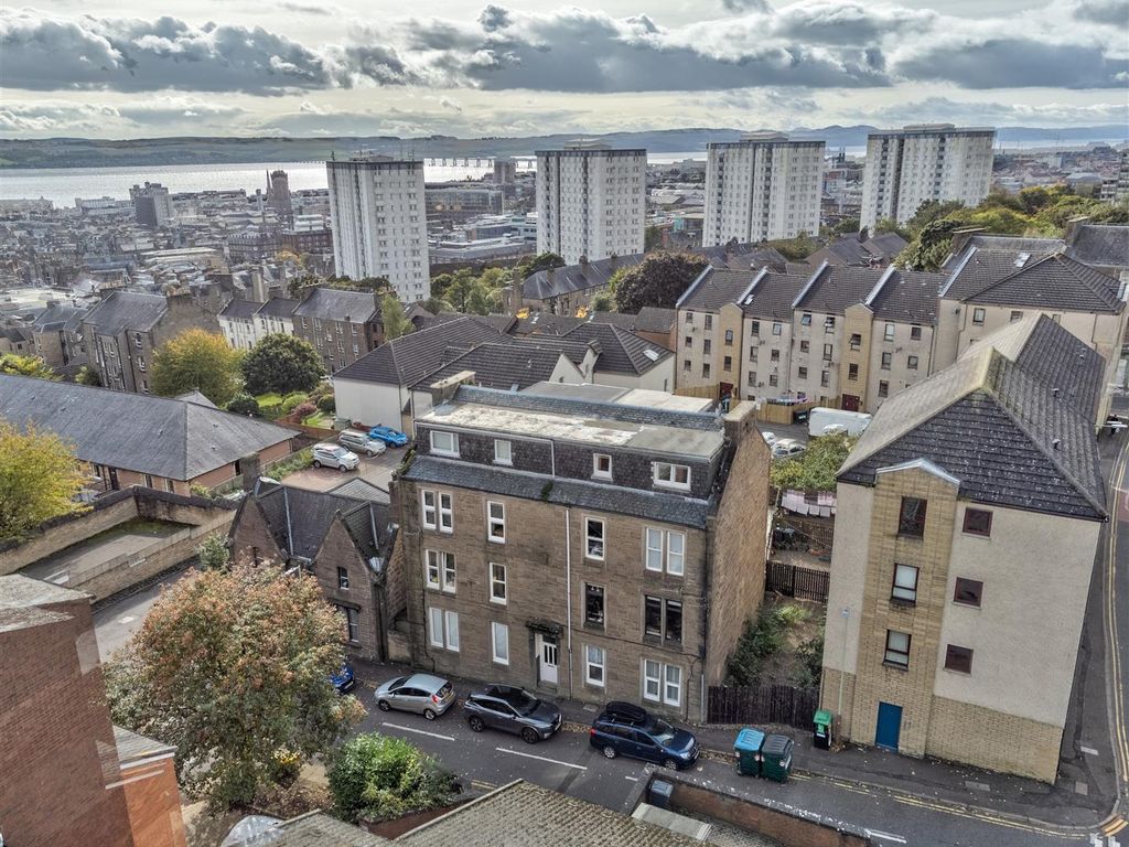 1 bed flat for sale in Powrie Place, Dundee DD1, £75,000