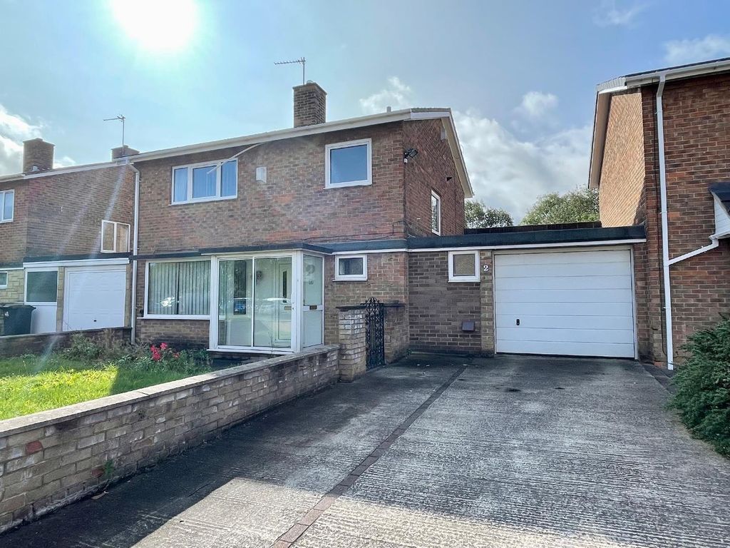 3 bed link-detached house for sale in Isherwood Close, Newton Aycliffe DL5, £140,000