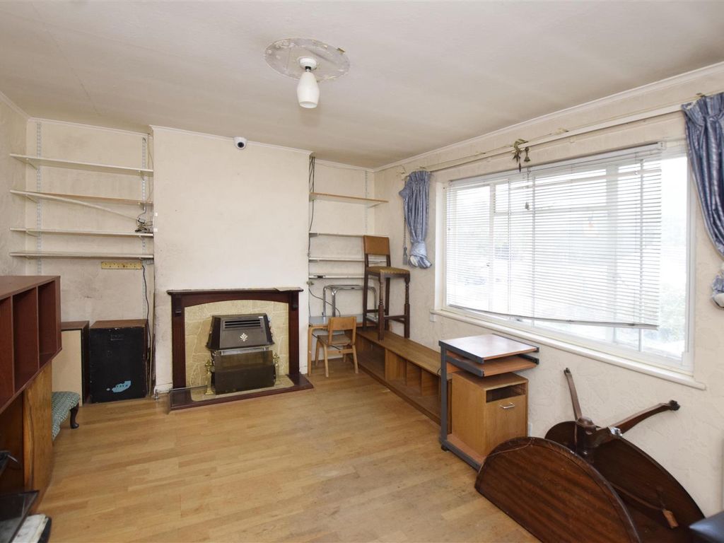 2 bed maisonette for sale in Mount Pleasant, Wembley HA0, £265,000