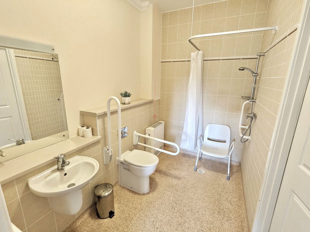 1 bed flat for sale in Phoenix House, Swallows Meadow, Shirley B90, £130,000