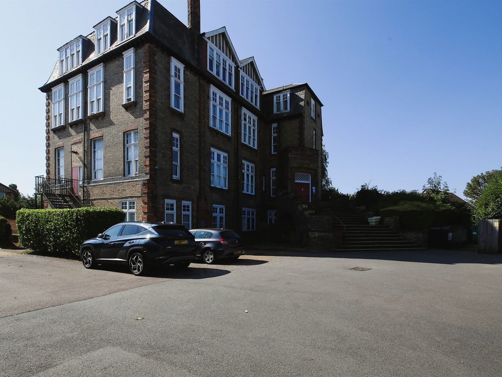 2 bed flat for sale in London Road, Peterborough PE2, £80,000