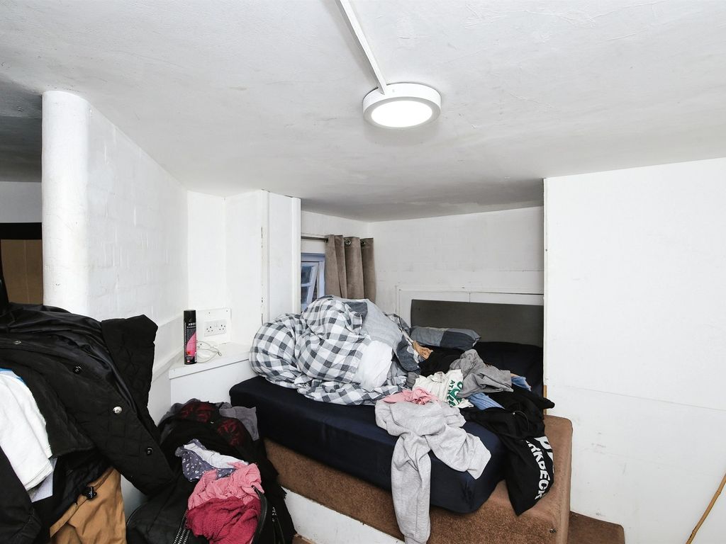 2 bed flat for sale in London Road, Peterborough PE2, £80,000