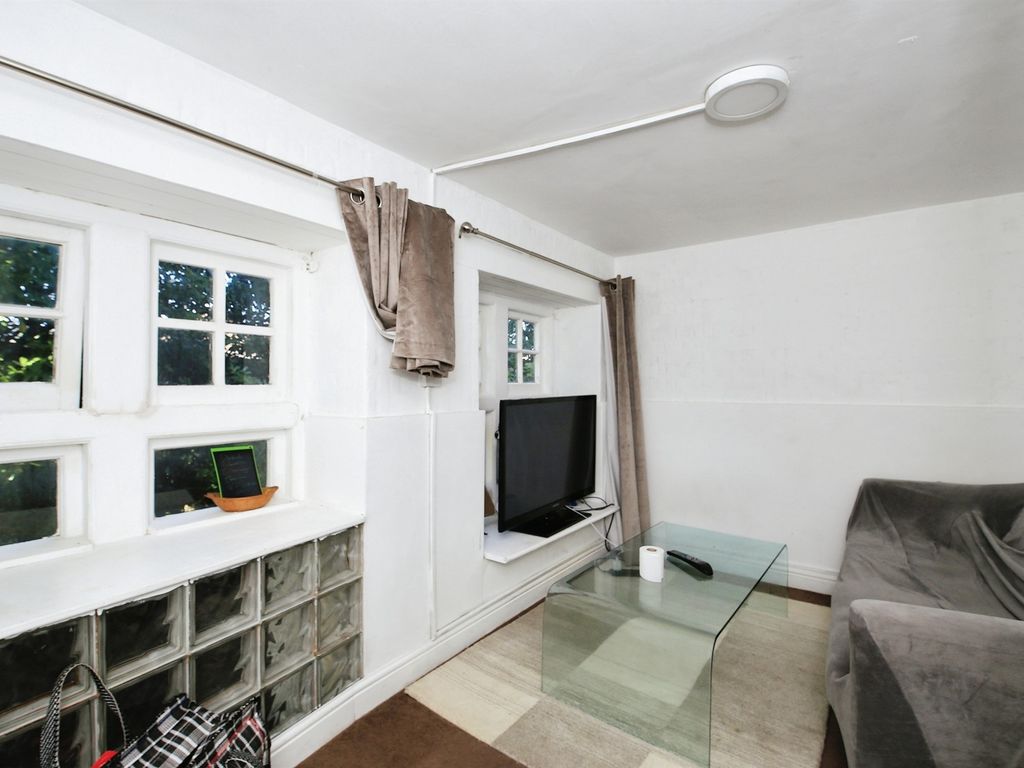 2 bed flat for sale in London Road, Peterborough PE2, £80,000