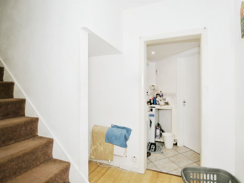 2 bed flat for sale in London Road, Peterborough PE2, £80,000