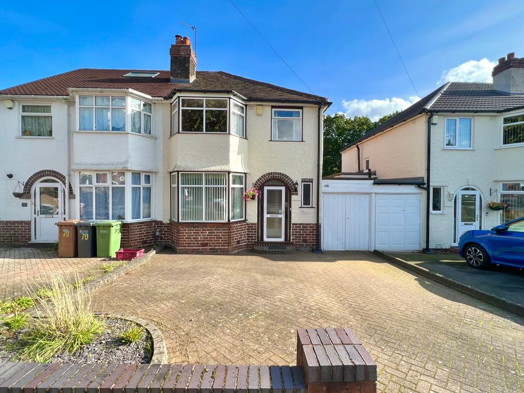 3 bed semi-detached house for sale in Barrington Road, Solihull B92, £325,000