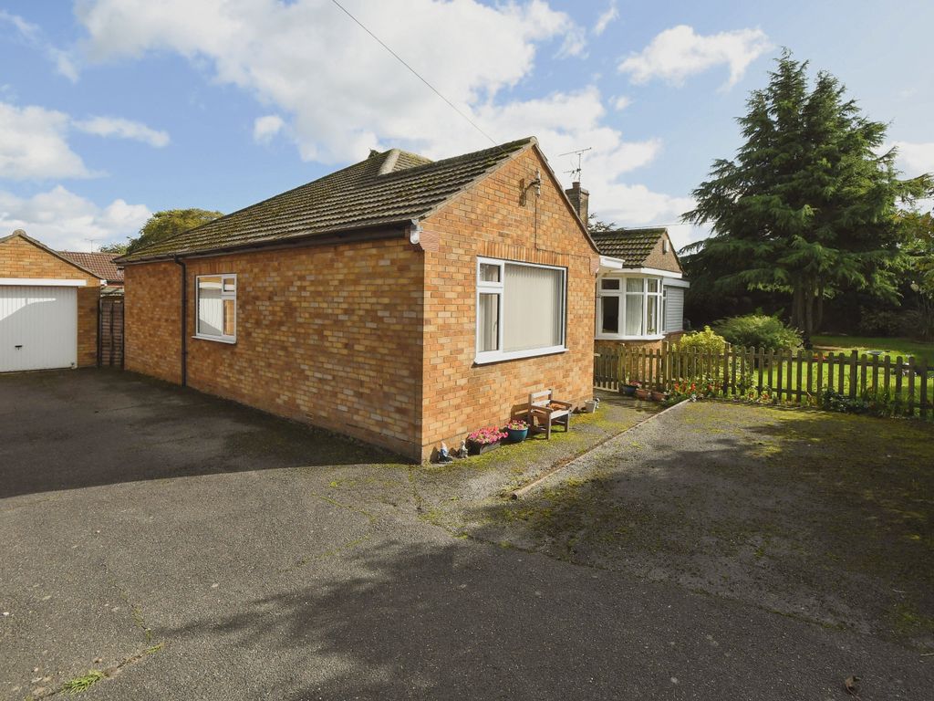 3 bed bungalow for sale in Macmillan Avenue, North Hykeham, Lincoln, Lincolnshire LN6, £275,000