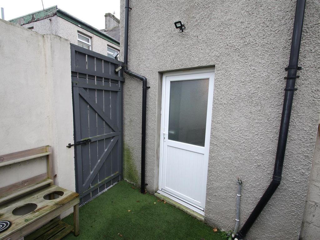 3 bed end terrace house for sale in Belfast Road, Ballynahinch BT24, £139,950