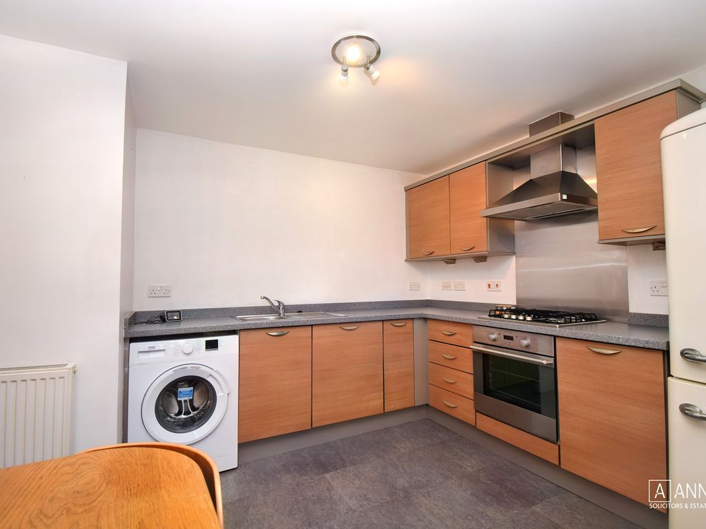 2 bed flat for sale in 8/2 Salamander Court, Leith EH6, £200,000