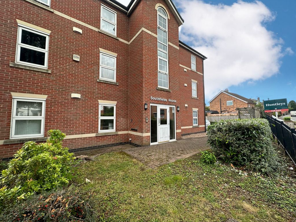 2 bed flat for sale in Sileby Road, Loughborough LE12, £134,950
